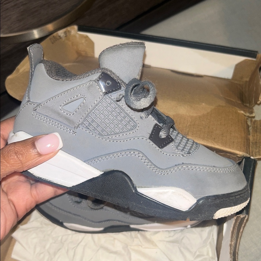 Jordan 4 Retro - Picture 2 of 4